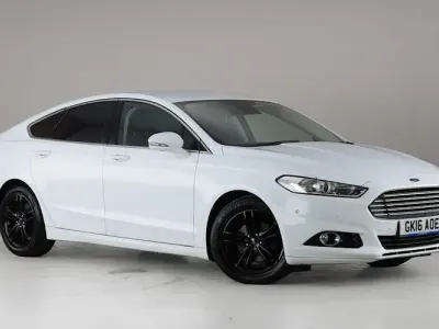 Used Ford Mondeo Titanium 150 HP (110 kW) 2016 White Hatchback