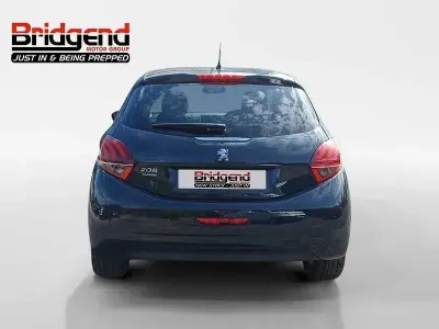 Used Peugeot 208 Signature Sky 82 HP (60 kW) 2019 Grey Hatchback