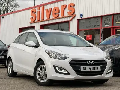 Used Hyundai i30 SE 110 HP (80 kW) 2015 White Estate