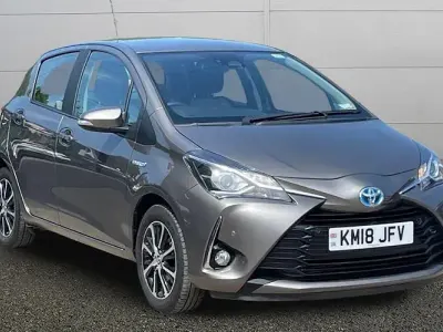 Begagnad Toyota Yaris Hybrid 101 HK (74 kW) 2018 Brun Halvkombi