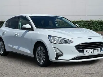 Begagnad Ford Focus Titanium 125 HK (91 kW) 2020 Halvkombi