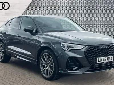 Używany Audi Q3 Black Edition 150 KM (110 kW) 2025 Szary SUV