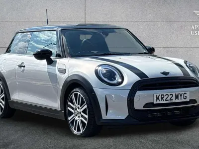 Usado Mini Cooper Exclusive 134 HP (98 kW) 2022 Prateado Citadino