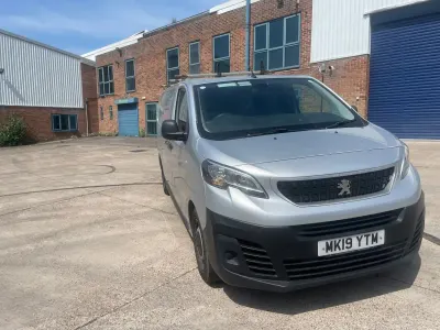 Used Peugeot Expert 2019 Silver Van