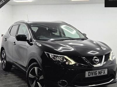 Black Used 2016 Nissan Qashqai N-Connecta SUV | £6,995 (Good price)