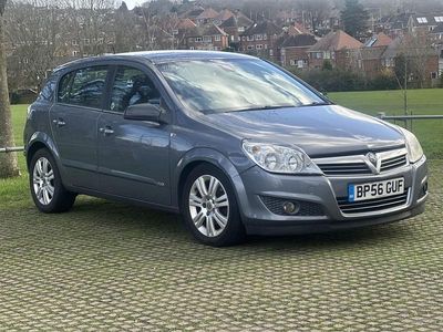 Used Vauxhall Astra Design Edition 115 HP (84 kW) 2007 Grey Hatchback