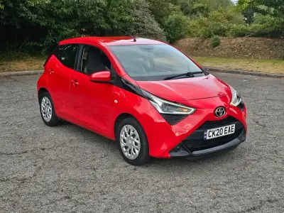 Usado Toyota Aygo X-play 72 HP (52 kW) 2020 Vermelho Citadino