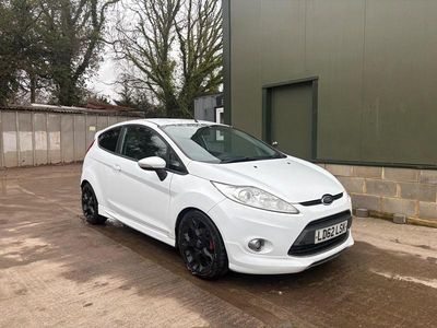 Used Ford Fiesta Metall 134 HP (98 kW) 2012 White Hatchback