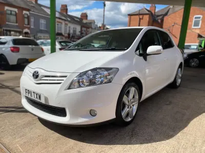 Usado Toyota Auris SR 132 HP (97 kW) 2011 Branco Citadino