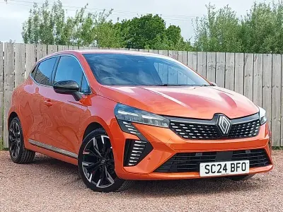 Used Renault Clio V Techno 90 HP (66 kW) 2024 Orange Hatchback