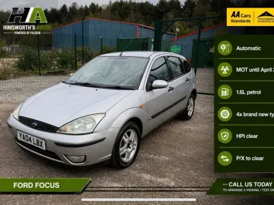 Begagnad Ford Focus Zetec 100 HK (73 kW) 2004 Silver Halvkombi