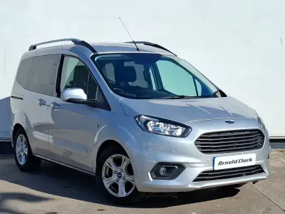 Usado Ford Tourneo Zetec 101 HP (74 kW) 2019 Prateado Carrinha