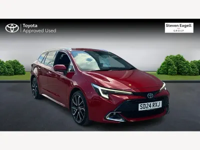 Usado Toyota Corolla 2024 Rojo Familiar