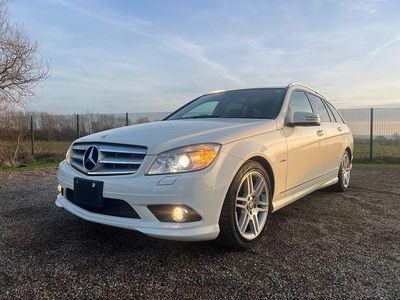 Used Mercedes C200 2010 White Estate