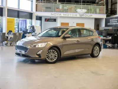 Second-hand Ford Focus Titanium 125 CP (91 kW) 2018 Argintiu Hatchback