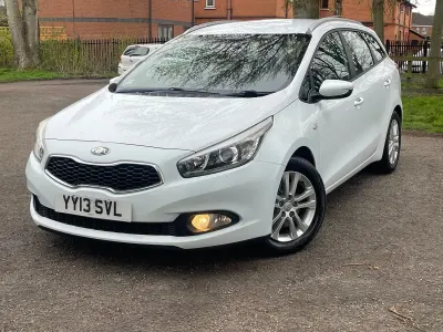 Begagnad Kia Ceed 2013 Vit Halvkombi