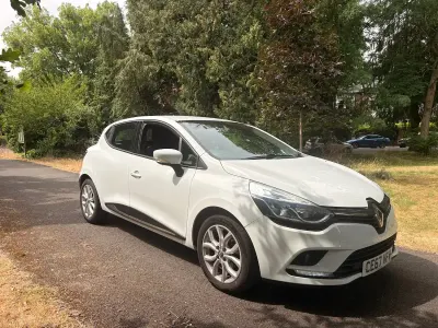 Used Renault Clio Dynamique 75 HP (55 kW) 2017 White Hatchback