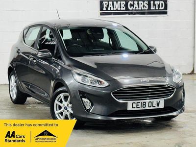 Usado Ford Fiesta Zetec 100 HP (73 kW) 2018 Cinzento Citadino