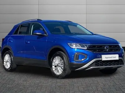 Used VW T-Roc Life 148 HP (108 kW) 2024 Ravenna blue SUV