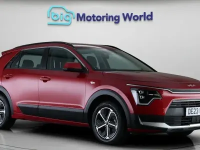 Gebraucht Kia Niro 141 PS (103 kW) 2023 Rot SUV