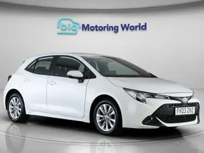 Used Toyota Corolla 140 HP (102 kW) 2023 White Hatchback