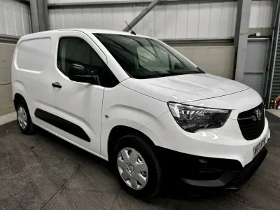 Begagnad Vauxhall Combo 100 HK (73 kW) 2022 Vit Minibuss