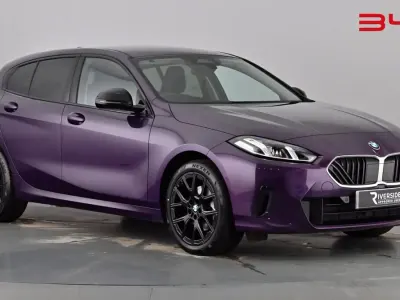 Begagnad BMW 120 Sport Line 170 HK (125 kW) 2025 Lila Halvkombi