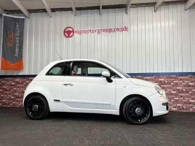 Begagnad Fiat 500 Lounge 100 HK (73 kW) 2009 Vit Cab