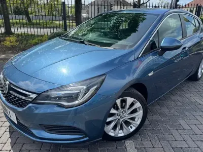 Second-hand Vauxhall Astra Design Edition 105 CP (77 kW) 2017 Albastru Hatchback