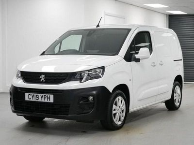 Used Peugeot Partner 100 HP (73 kW) 2019 White MPV