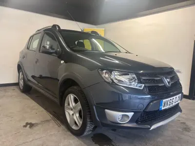 Usado Dacia Sandero Lauréate 90 HP (66 kW) 2016 Cinzento Citadino