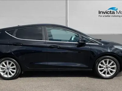 Używany Ford Fiesta Titanium 100 KM (73 kW) 2019 Czarny Hatchback