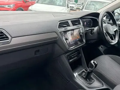 Usado VW Tiguan Life 150 CV (110 kW) 2023 Azul SUV