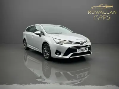 Używany Toyota Avensis Business Edition 112 KM (82 kW) 2018 Srebrny Kombi