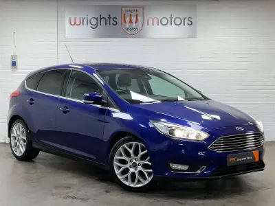 Begagnad Ford Focus Titanium X 2016 Blå Halvkombi