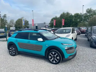 Used Citroën C4 Cactus Flair 98 HP (72 kW) 2015 Blue Hatchback