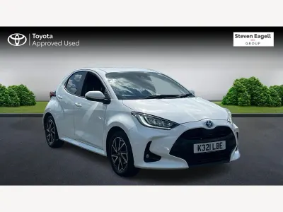 Used Toyota Yaris Hybrid Design 114 HP (83 kW) 2023 White Hatchback