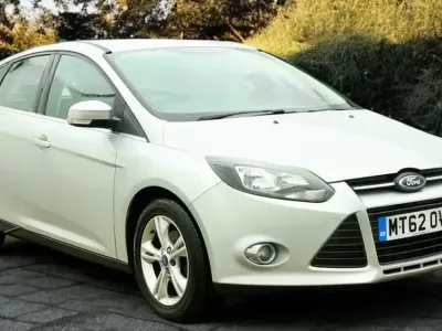 Used Ford Focus Zetec 125 HP (91 kW) 2012 Silver Hatchback