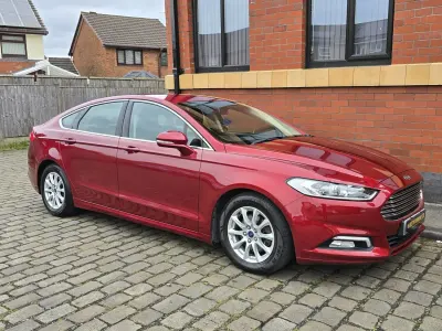 Begagnad Ford Mondeo Zetec 150 HK (110 kW) 2017 Röd Halvkombi