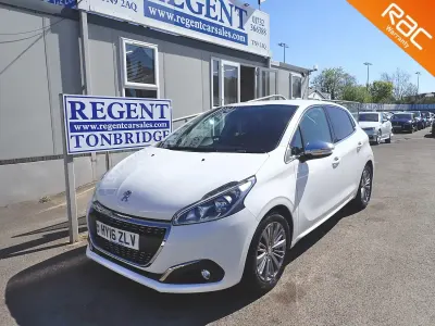 Used Peugeot 208 Allure 82 HP (60 kW) 2016 White Hatchback