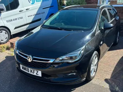 Used Vauxhall Astra Design Edition 2018 Black Estate