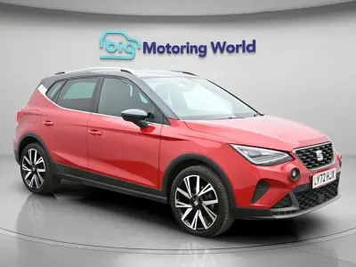 Używany Seat Arona FR 110 KM (80 kW) 2023 Czerwony SUV