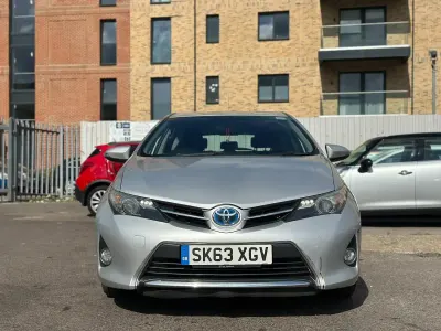 Used Toyota Auris Hybrid