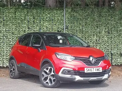 Used Renault Captur Dynamique 90 HP (66 kW) 2017 Red SUV