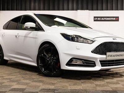 Used Ford Focus ST 250 HP (183 kW) 2016 White Hatchback