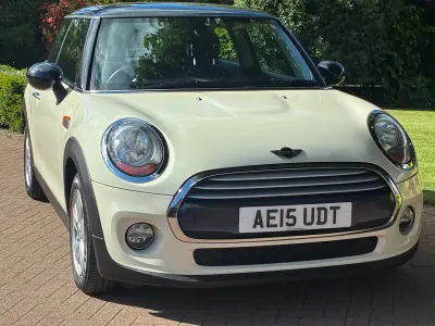 Used Mini Cooper D Hatch 2015 White Hatchback
