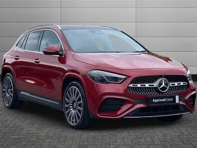 Usado Mercedes GLA200 AMG Line Premium Plus 163 HP (119 kW) 2023 Vermelho SUV