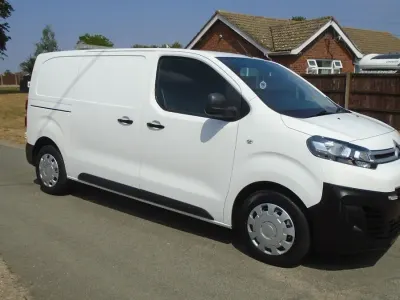 Used Citroën Dispatch 120 HP (88 kW) 2019 White MPV