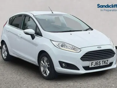 Używany Ford Fiesta Zetec 82 KM (60 kW) 2017 Biały Hatchback