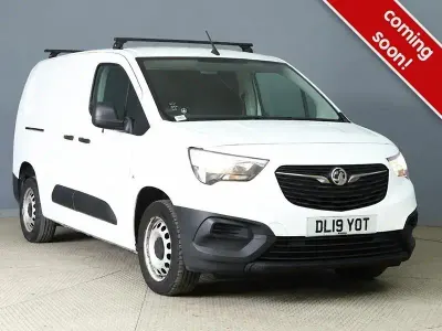 Used Vauxhall Combo Edition 100 HP (73 kW) 2019 White MPV